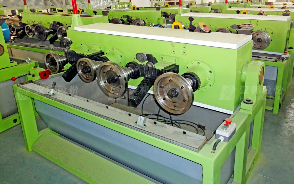 Wet wire drawing machine